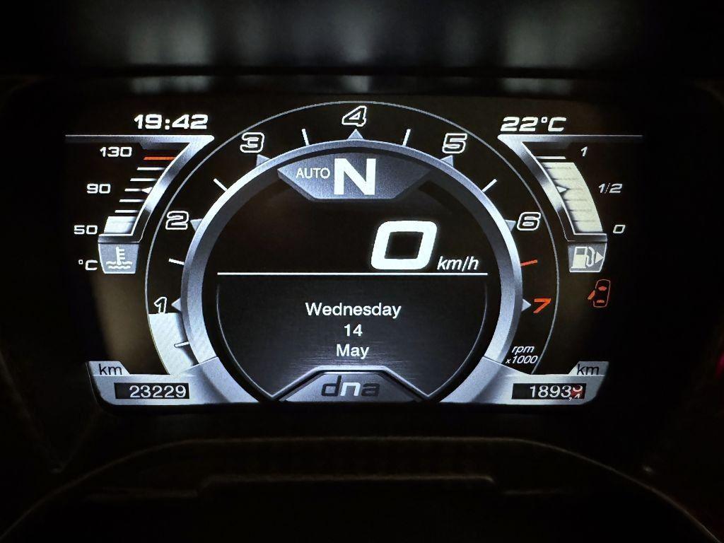 Alfa Romeo 4C 1,8 16V TBI TCT 240k LAUNCH EDITION, reg. 04/2014