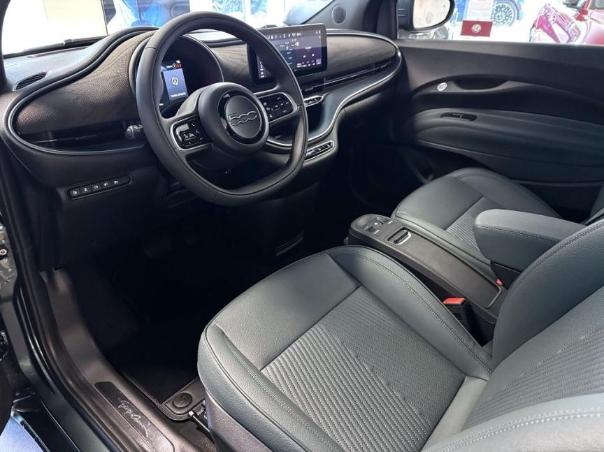 Fiat 500e BEV Giorgio Armani 320km 42 kWh 118k *231*