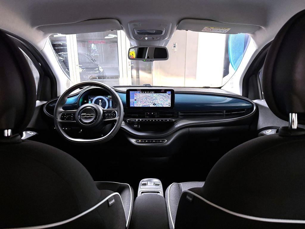Fiat osobní 500e BEV Icon 320km 42 kWh 118k reg. 06/2023