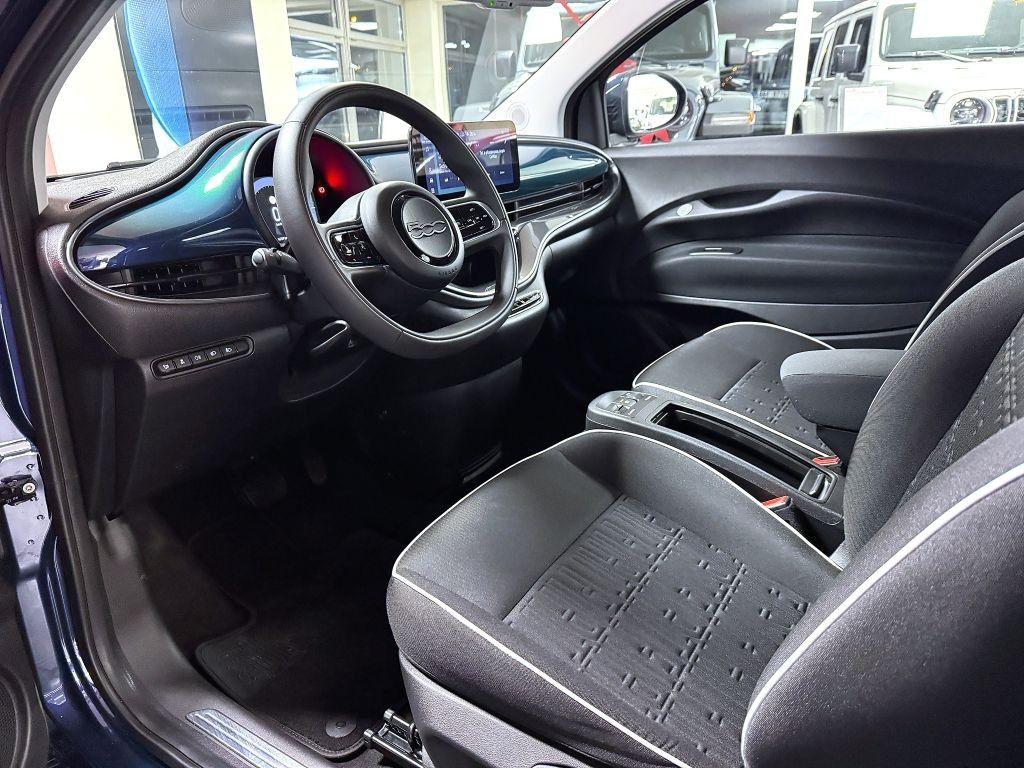 Fiat osobní 500e BEV Icon 320km 42 kWh 118k reg. 06/2023