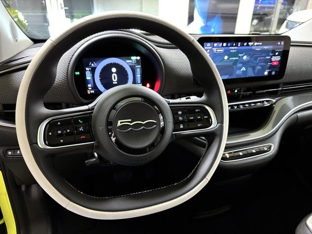 Fiat osobní 500e BEV La Prima 3+1 320km 42 kWh 118k *076*