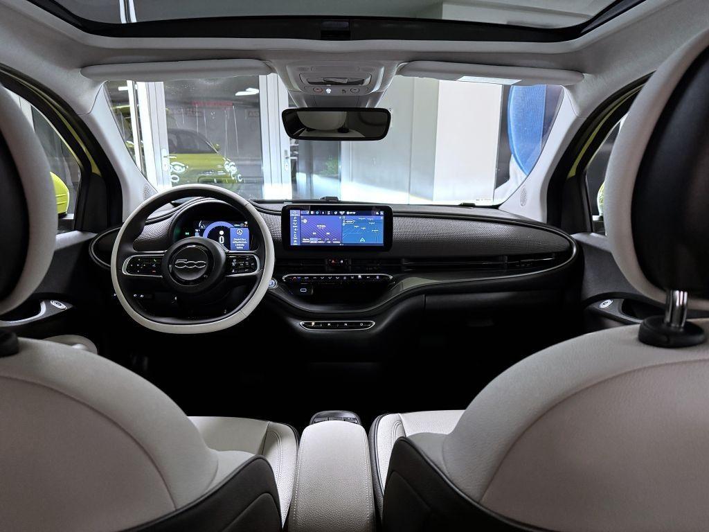 Fiat osobní 500e BEV La Prima 3+1 320km 42 kWh 118k *076*