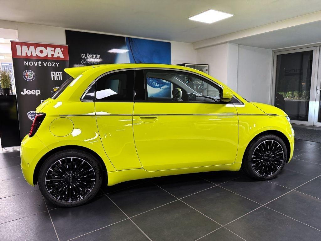 Fiat osobní 500e BEV La Prima 3+1 320km 42 kWh 118k *076*