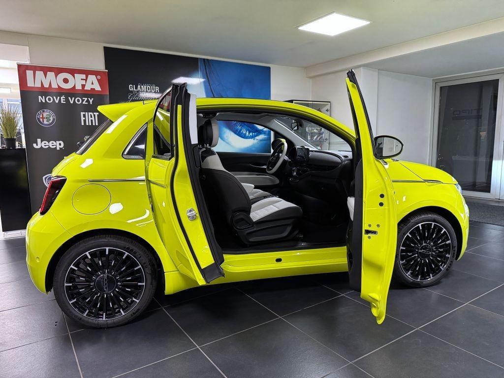 Fiat osobní 500e BEV La Prima 3+1 320km 42 kWh 118k *076*