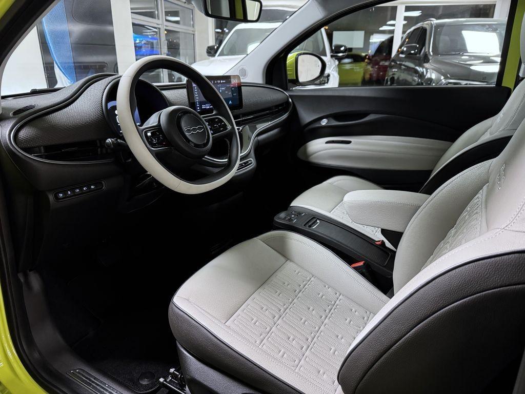 Fiat osobní 500e BEV La Prima 3+1 320km 42 kWh 118k *076*