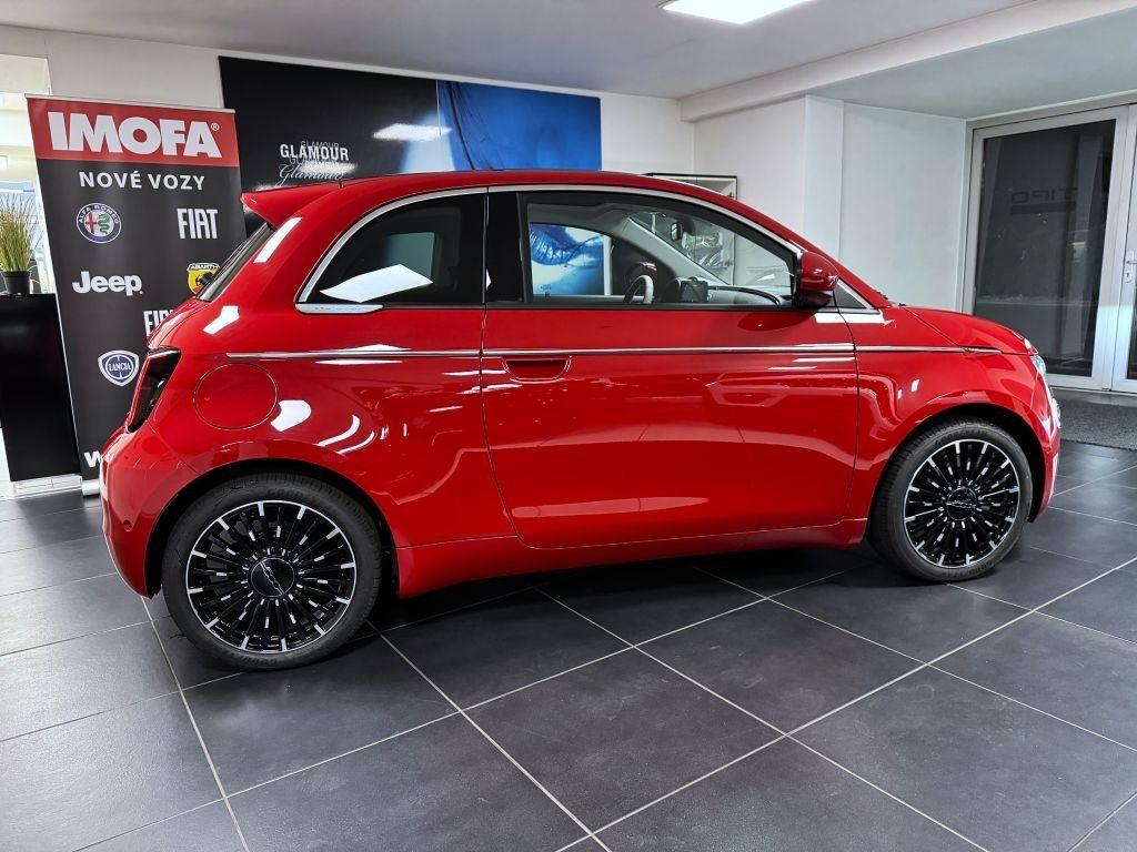 Fiat osobní 500e BEV La Prima 320km 42 kWh 118k *264*