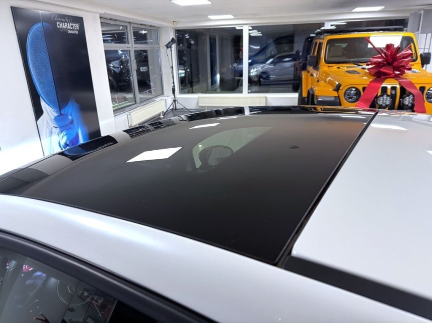 Abarth 595 1.4 T-Jet 180k MT Esseesse