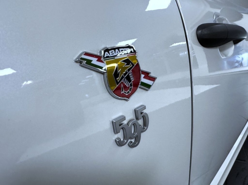Abarth 595 1.4 T-Jet 180k MT Esseesse