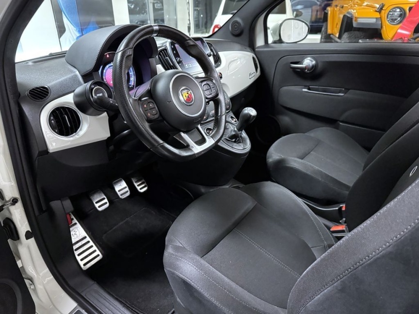 Abarth 595C 1.4 Turbo T-Jet 145k MT