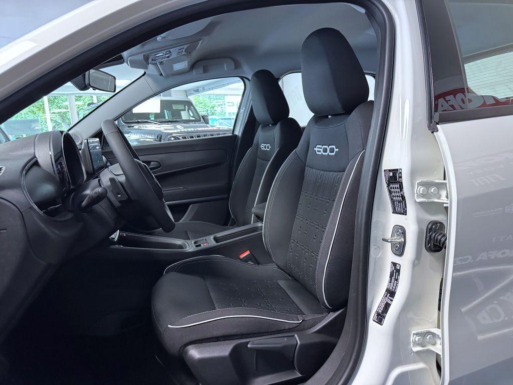 Fiat osobní 600 1.2 Turbo Hybrid 100k MHEV eDCT6 *302* e