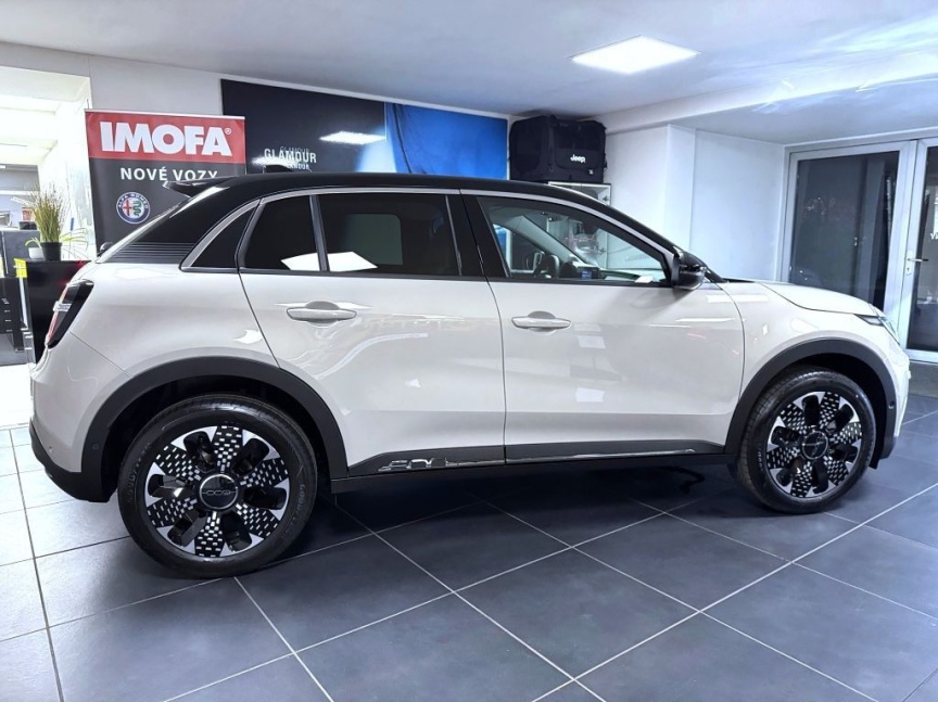 Fiat 600 1.2 Turbo Hybrid 145k MHEV eDCT6 La Prima *251* e