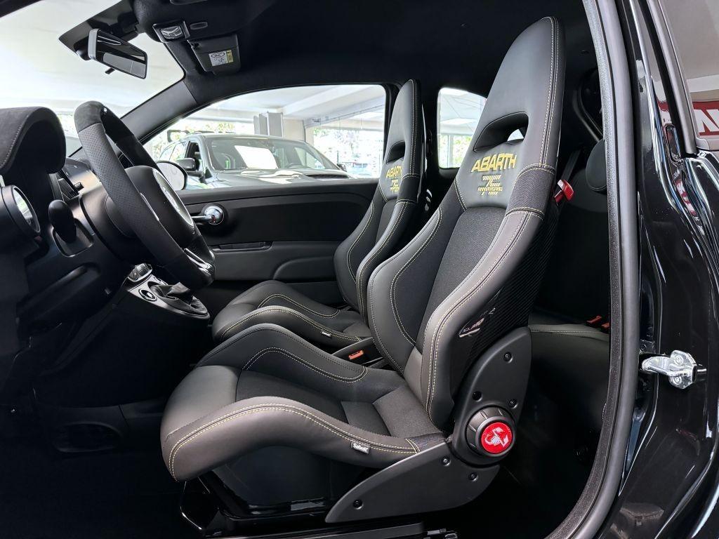 Abarth 695 1.4 Turbo T-Jet 180k MT 75th Anniversario *630*