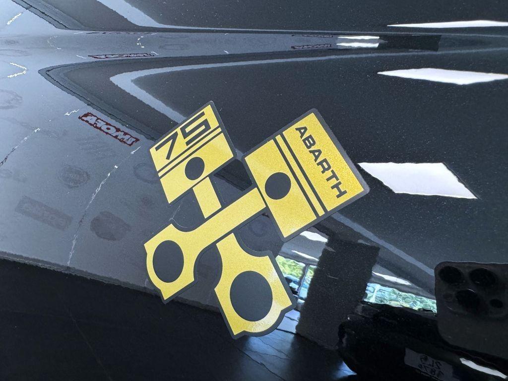 Abarth 695 1.4 Turbo T-Jet 180k MT 75th Anniversario *630*