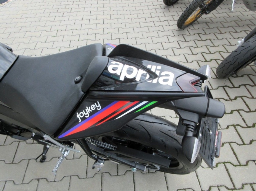 Aprilia RS 125 GP replica "BEZZ"