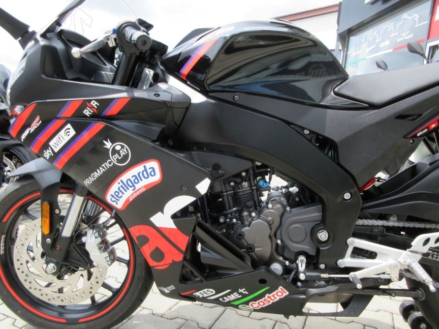 Aprilia RS 125 GP replica "BEZZ"