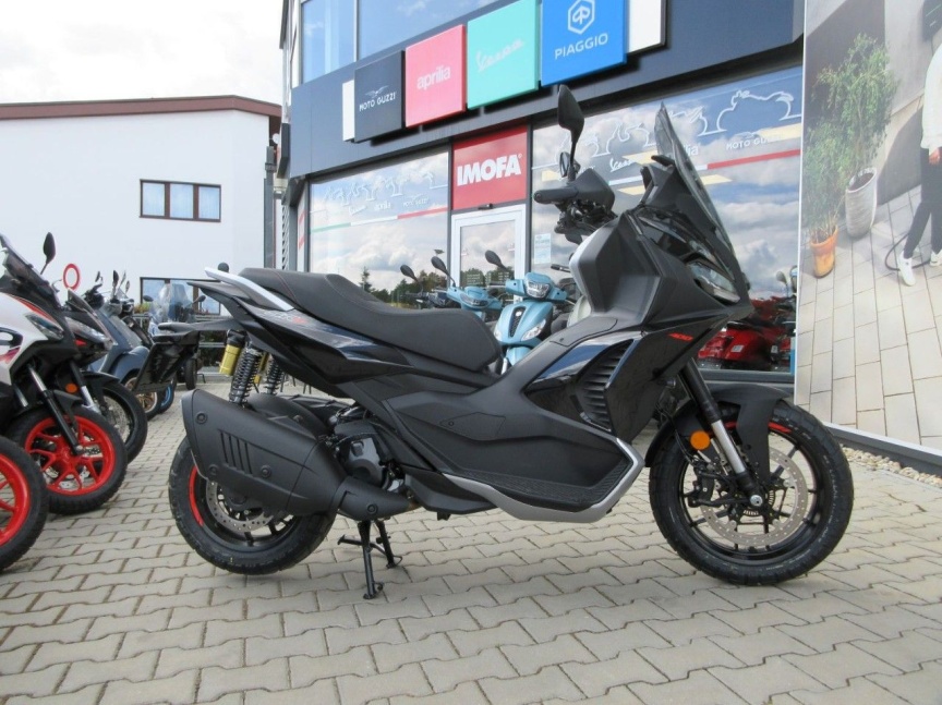 Aprilia SR GT 400