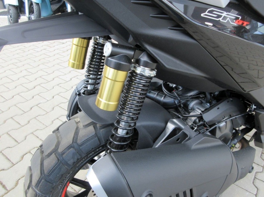 Aprilia SR GT 400