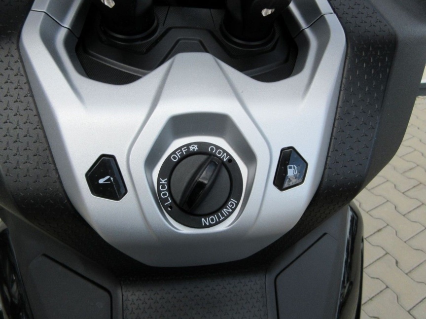 Aprilia SR GT 400
