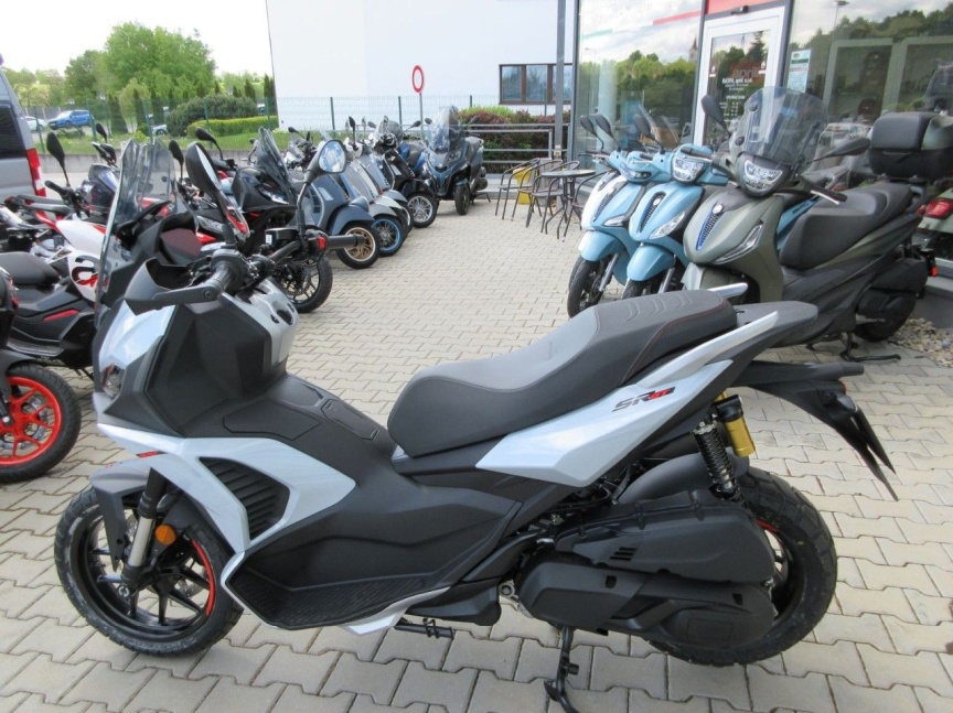 Aprilia SR GT 400