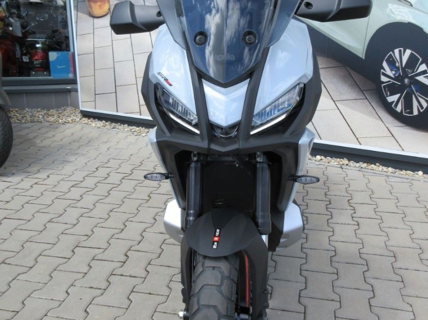 Aprilia SR GT 400