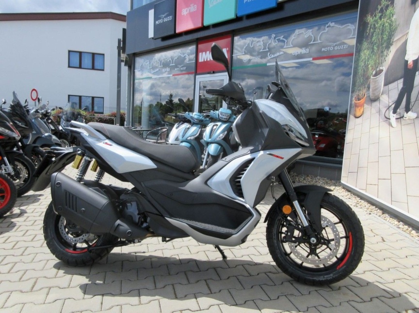 Aprilia SR GT 400