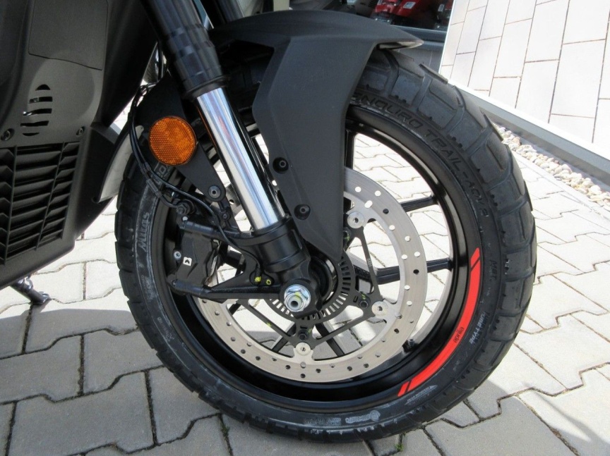 Aprilia SR GT 400
