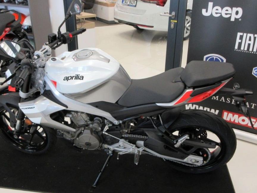 Aprilia Tuono 457