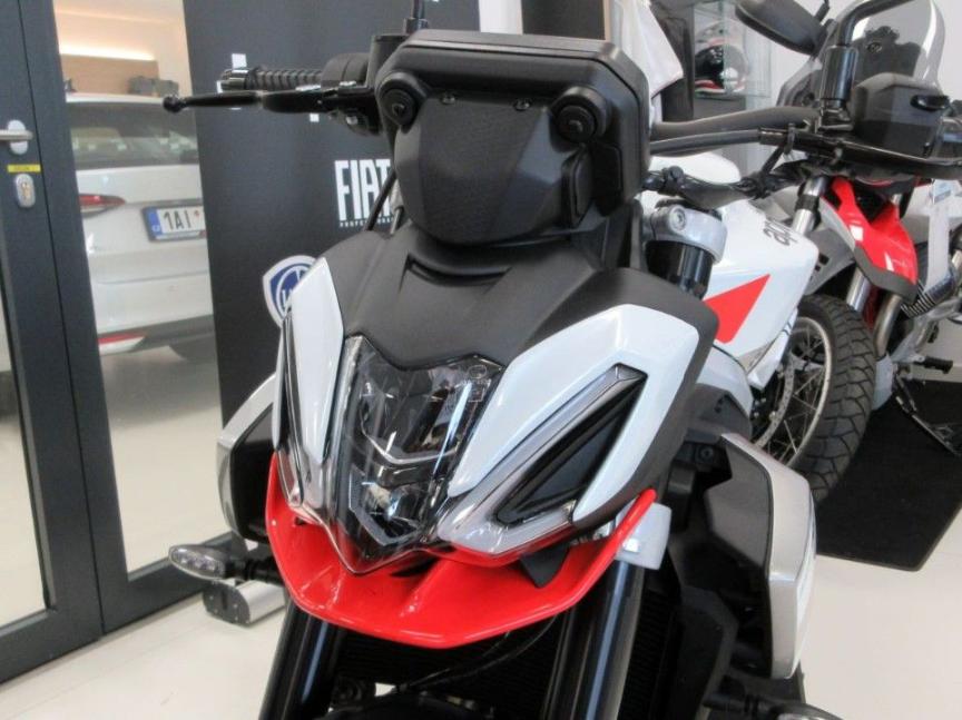Aprilia Tuono 457