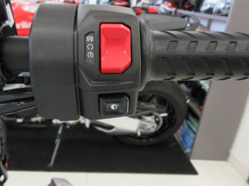 Aprilia Tuono 457