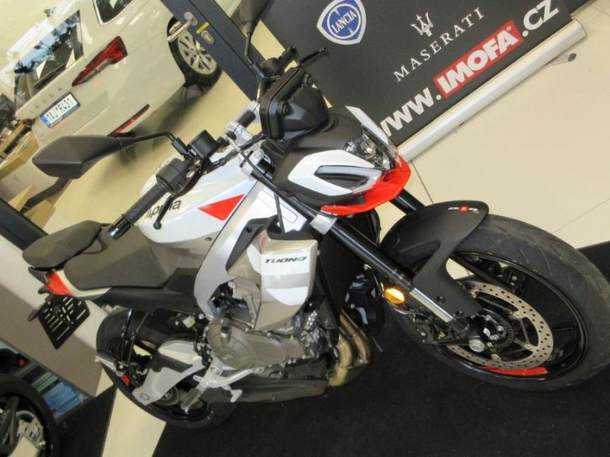Aprilia Tuono 457
