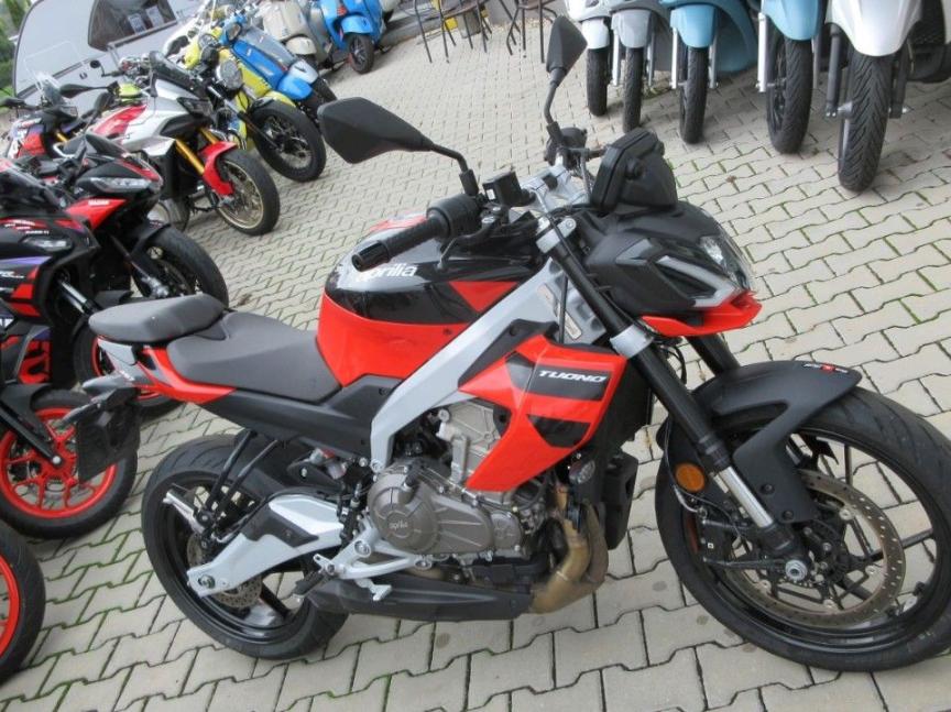Aprilia Tuono 457