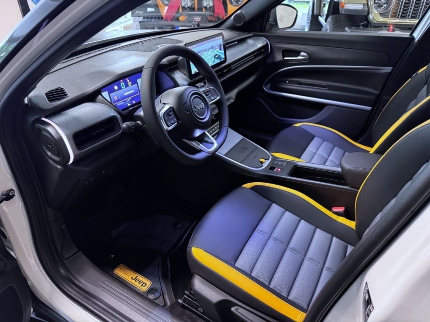 Jeep Avenger 1.2 T e-hybrid AT 145k 4xe The North Face *330*