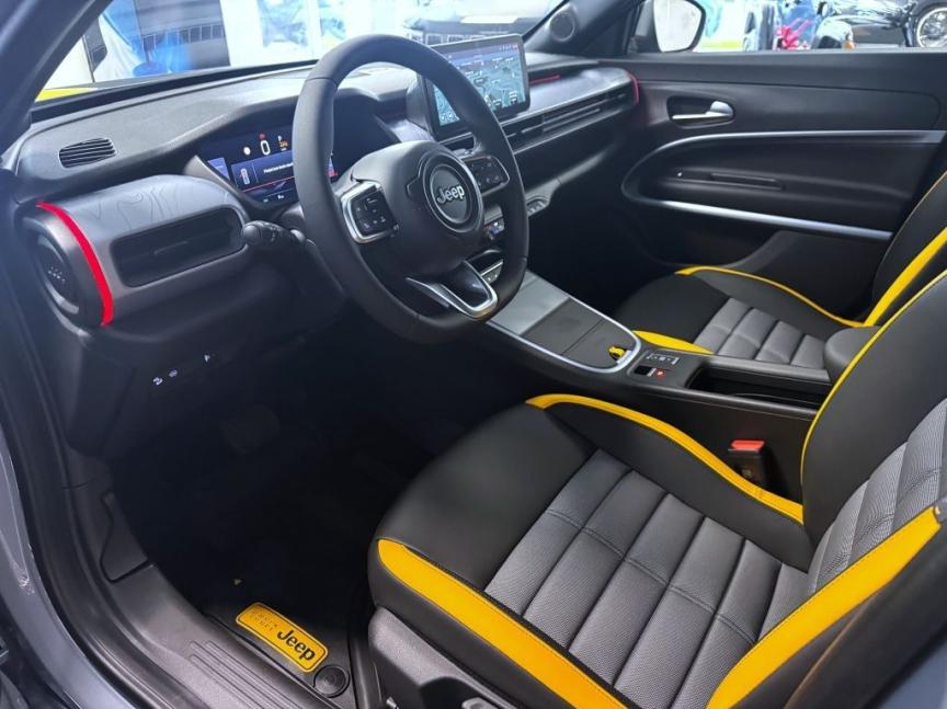 Jeep Avenger 1.2 T e-hybrid AT 145k 4xe The North Face *o401*