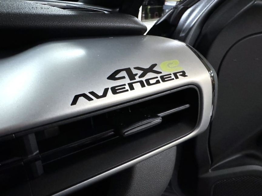 Jeep Avenger 1.2 T e-hybrid AT 145k 4xe Upland *162* u