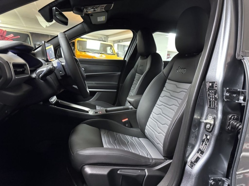 Jeep Avenger 1.2 T e-hybrid AT 145k 4xe Upland *162* u