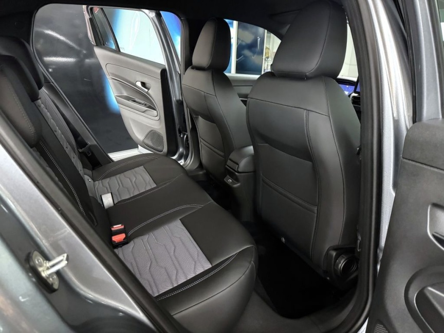 Jeep Avenger 1.2 T e-hybrid AT 145k 4xe Upland *162* u