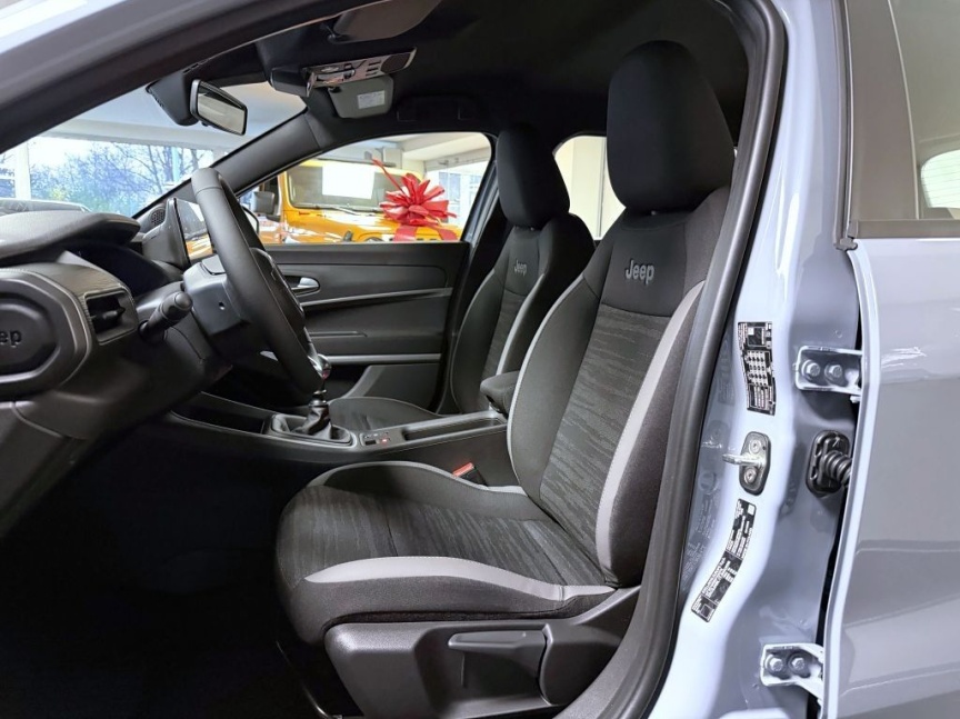 Jeep Avenger 1.2 T MT6 100k Longitude *808*