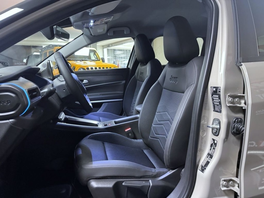 Jeep Avenger Electric Summit 54 kWh 156k *493*