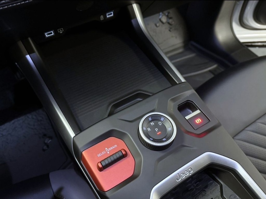 Jeep Compass NEW e-Hybrid 145k eDCT6 First Edition *541* e