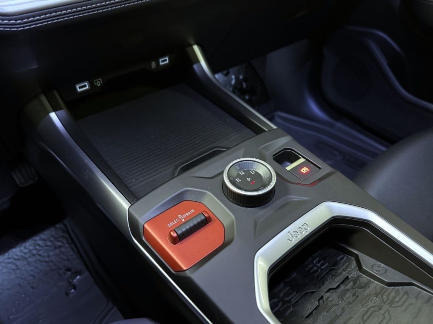Jeep Compass NEW e-Hybrid 145k eDCT6 First Edition *550*