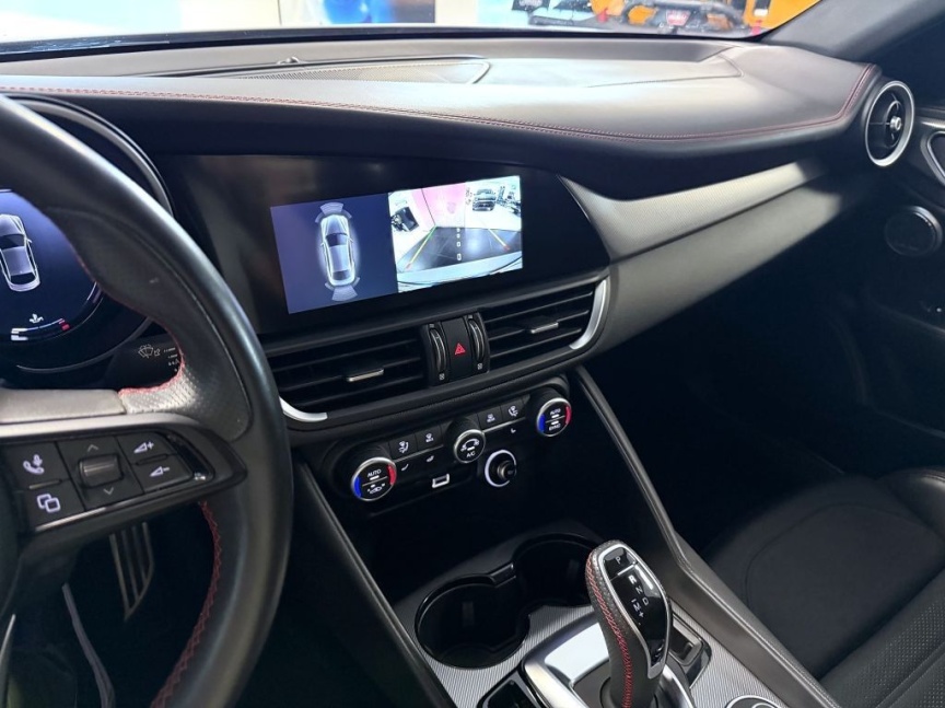 Alfa Romeo Giulia 2.0 T 280k AT8 ZF Q4 4x4 Competizione