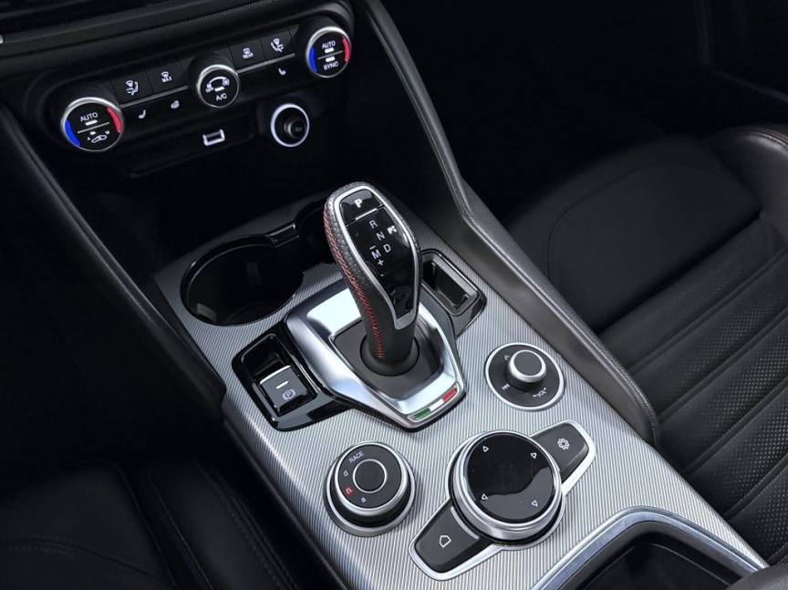 Alfa Romeo Giulia 2.0 T 280k AT8 ZF Q4 4x4 Competizione