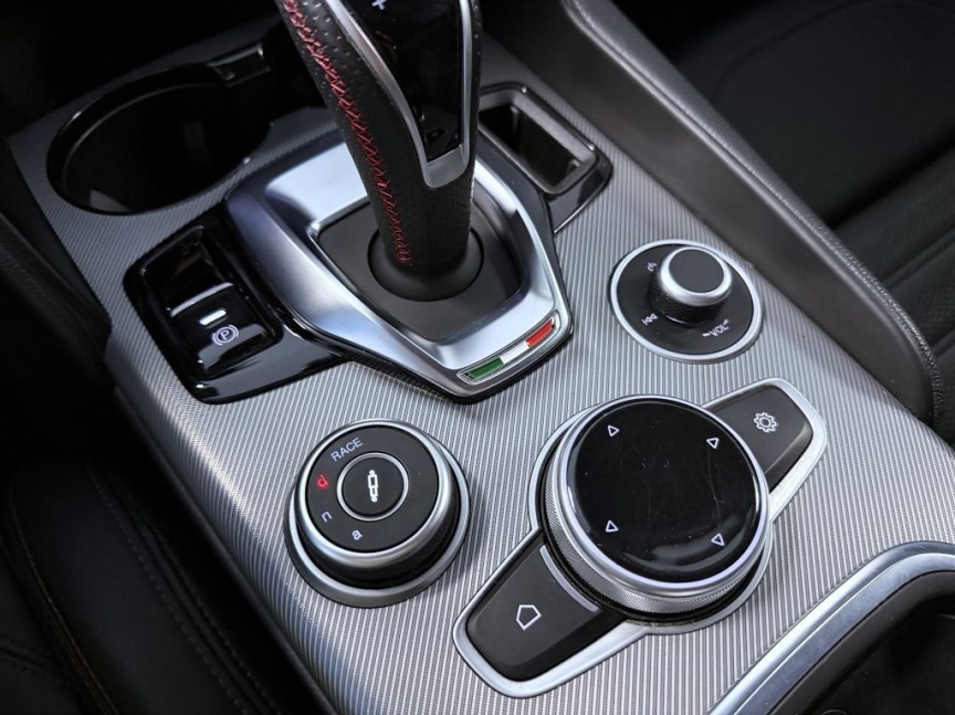 Alfa Romeo Giulia 2.0 T 280k AT8 ZF Q4 4x4 Competizione