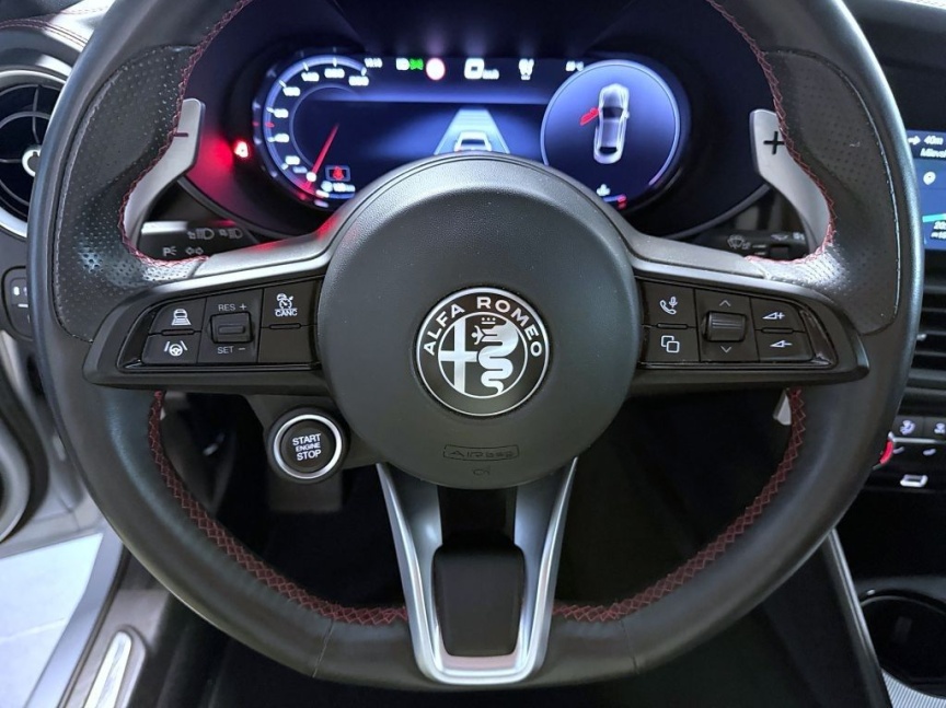Alfa Romeo Giulia 2.0 T 280k AT8 ZF Q4 4x4 Competizione