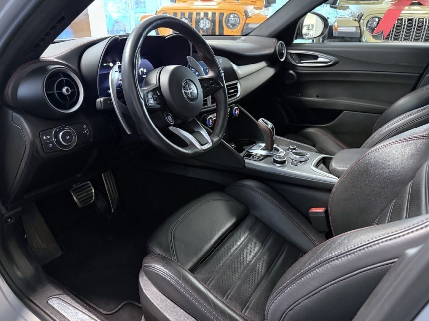 Alfa Romeo Giulia 2.0 T 280k AT8 ZF Q4 4x4 Competizione