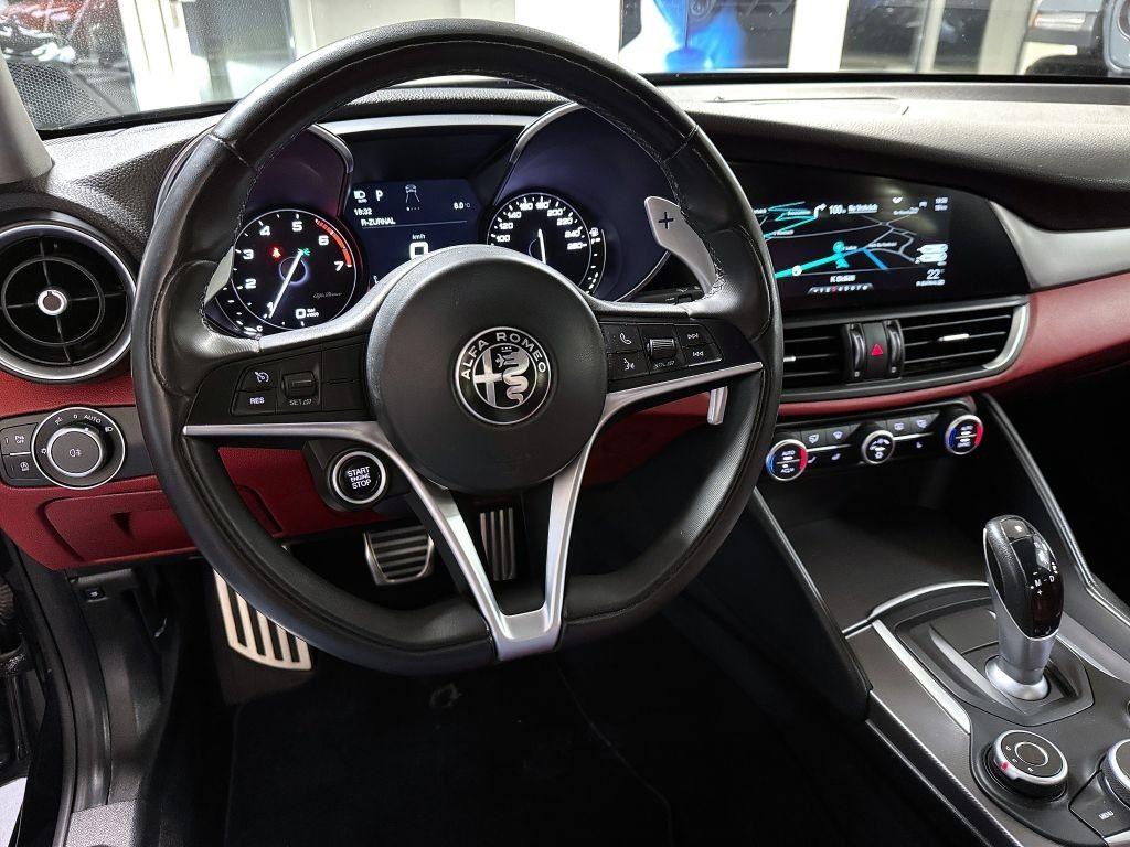 Alfa Romeo Giulia 2.0 T 280k AT8 ZF Q4 4x4 Veloce, reg. 03/2017