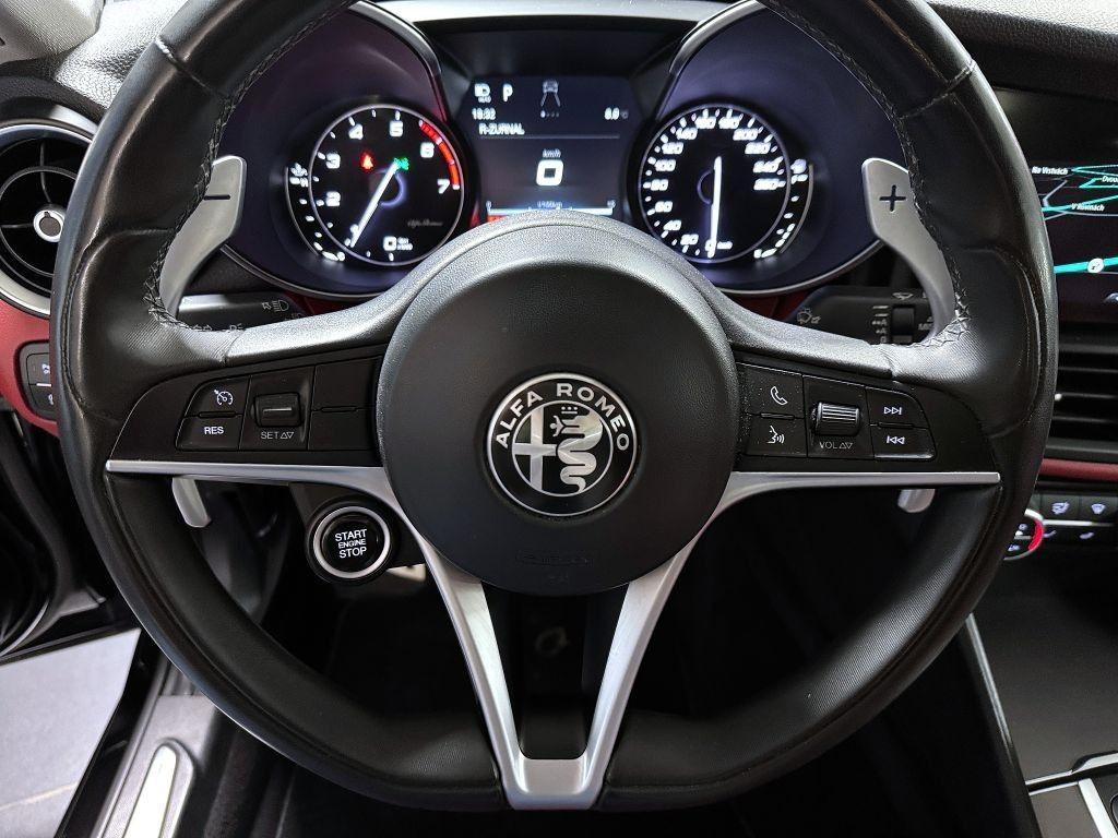 Alfa Romeo Giulia 2.0 T 280k AT8 ZF Q4 4x4 Veloce, reg. 03/2017