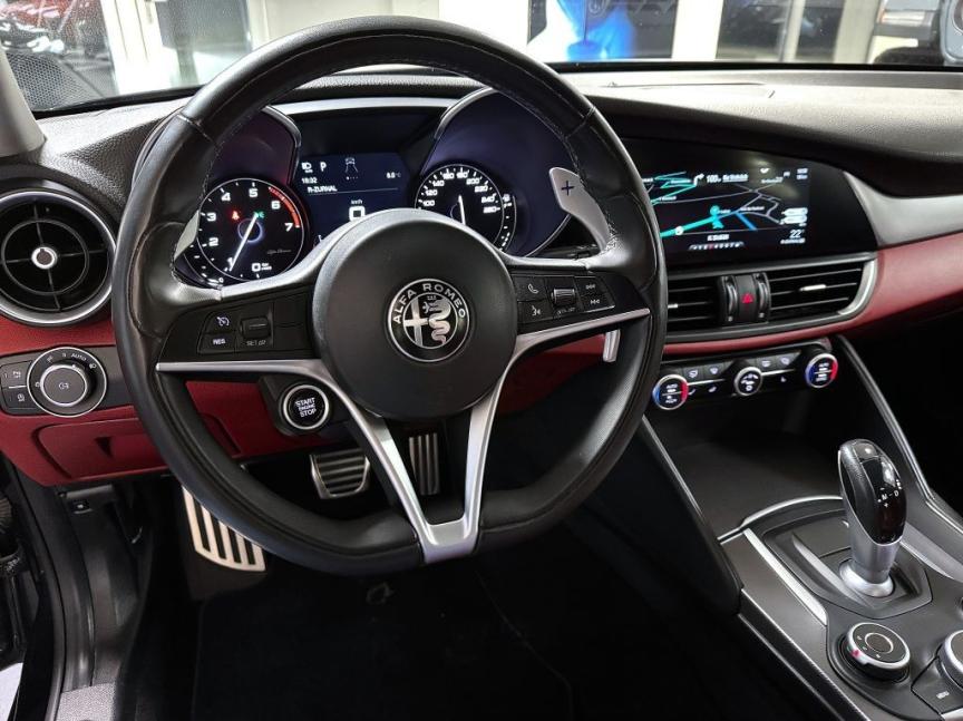 Alfa Romeo Giulia 2.0 T 280k AT8 ZF Q4 4x4 Veloce