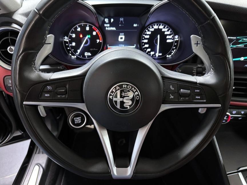 Alfa Romeo Giulia 2.0 T 280k AT8 ZF Q4 4x4 Veloce