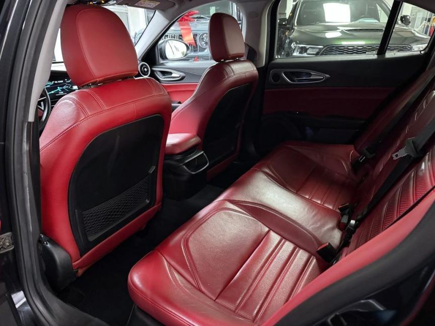 Alfa Romeo Giulia 2.0 T 280k AT8 ZF Q4 4x4 Veloce